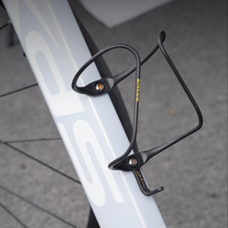 Cycling Gear Holder - ที่ใส่ขวดน้ำจักรยานคาร์บอนไฟเบอร์น้ำหนักเบาพิเศษ ทนทาน ปราศจากสาร BPA สำหรับการปั่นจักรยานบนถนนและการเดินทางในครอบครัว
