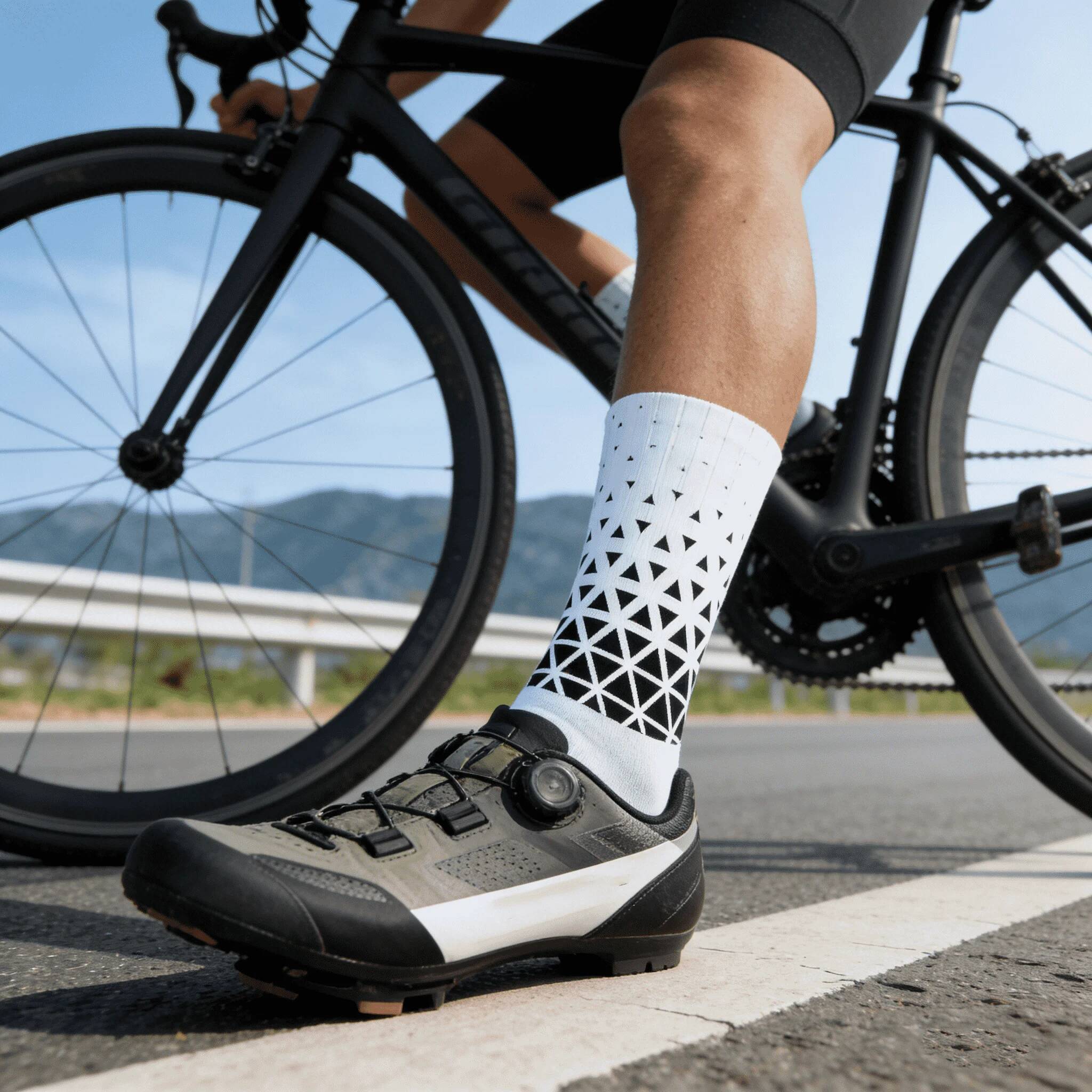 ถุงเท้าปั่นจักรยานกันลื่นระดับ - Cycling High Gear บทวิจารณ์และราคา